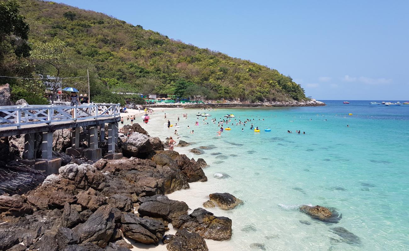 Italay Sang Man Beach'in fotoğrafı açık bej kum yüzey ile