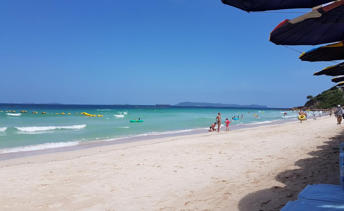 Samae Beach'in fotoğrafı açık bej kum yüzey ile