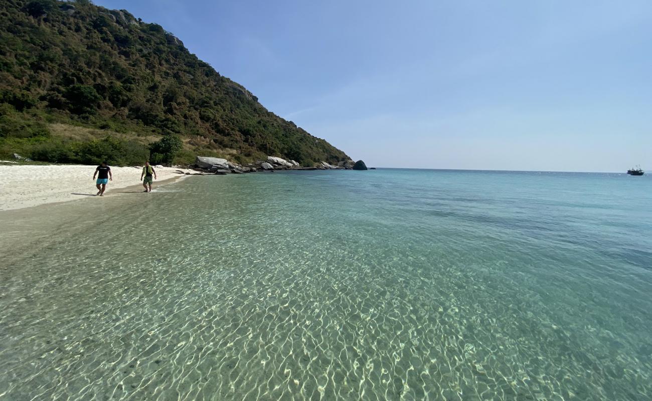 Koh Phai Beach III'in fotoğrafı açık bej kum yüzey ile