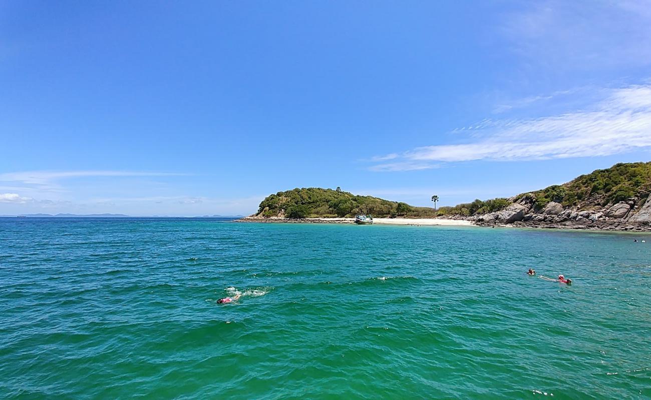 Ko Klungbadan Beach'in fotoğrafı bej kum ve çakıl yüzey ile