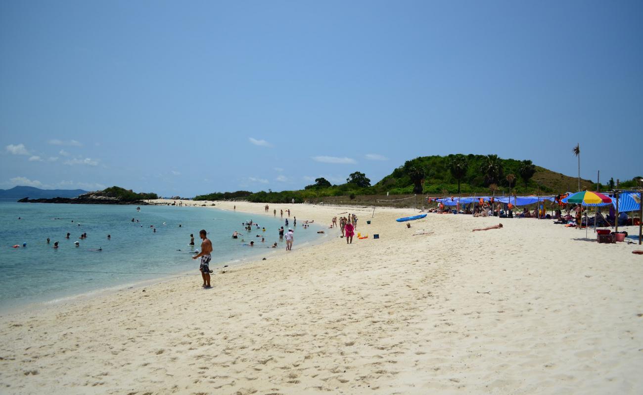 Ko Lin Beach'in fotoğrafı açık bej kum yüzey ile