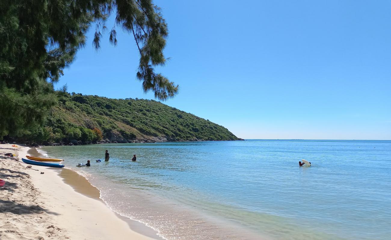 Nang Rong Beach'in fotoğrafı beyaz kum yüzey ile