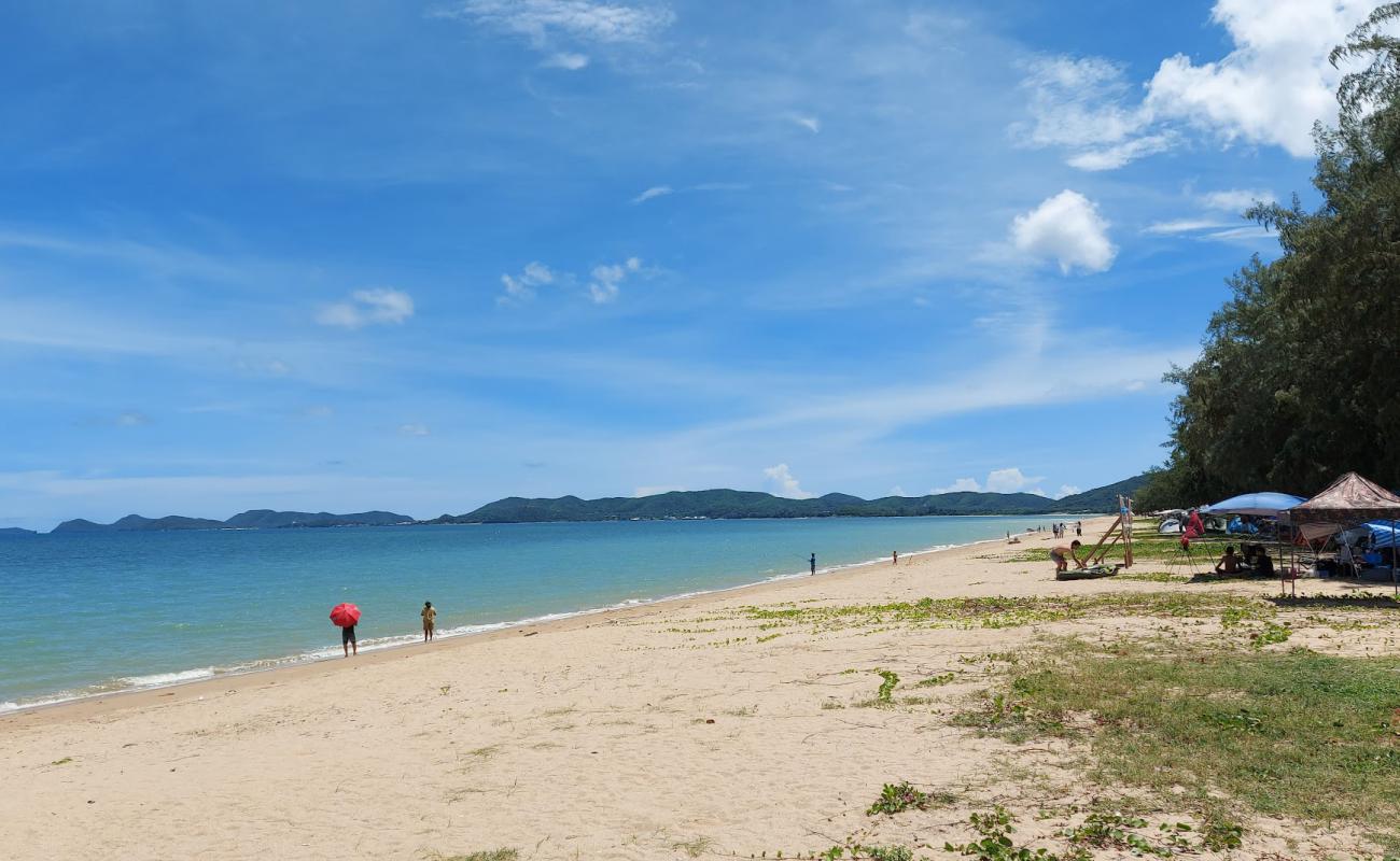 Naphatara Phirom Beach'in fotoğrafı i̇nce bej kum yüzey ile