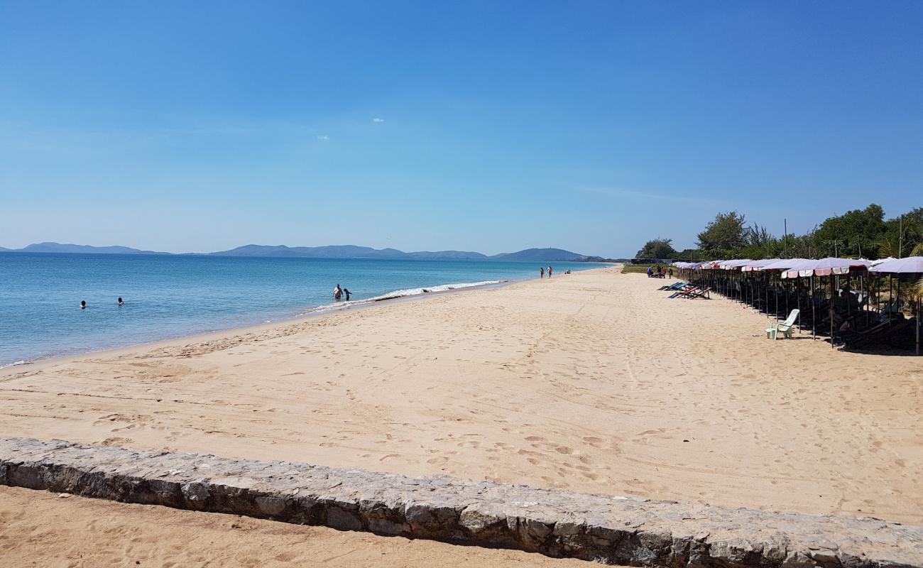Phala Beach'in fotoğrafı i̇nce bej kum yüzey ile