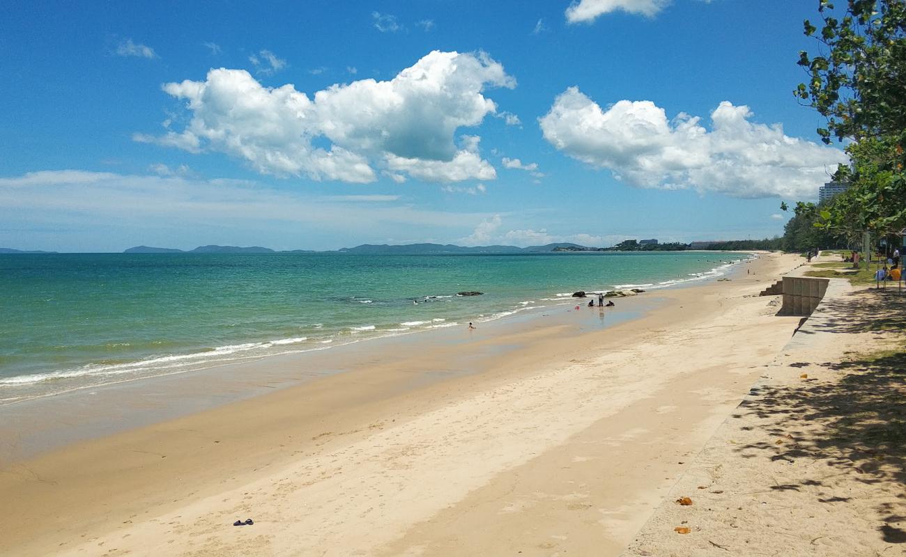 Nam Rin Beach'in fotoğrafı açık bej kum yüzey ile
