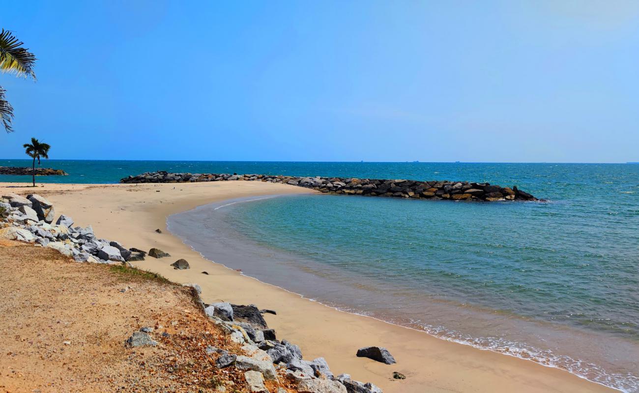 Saeng Chan Beach'in fotoğrafı parlak kum yüzey ile