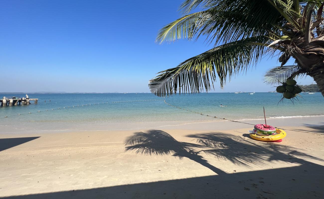 Noi Na Beach'in fotoğrafı i̇nce beyaz kum yüzey ile