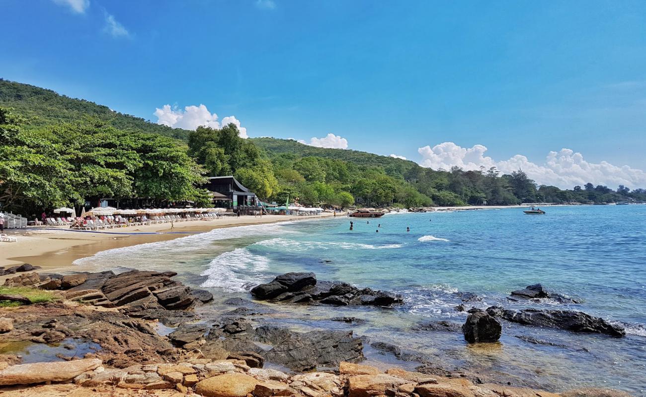 Phai Beach'in fotoğrafı beyaz kum yüzey ile