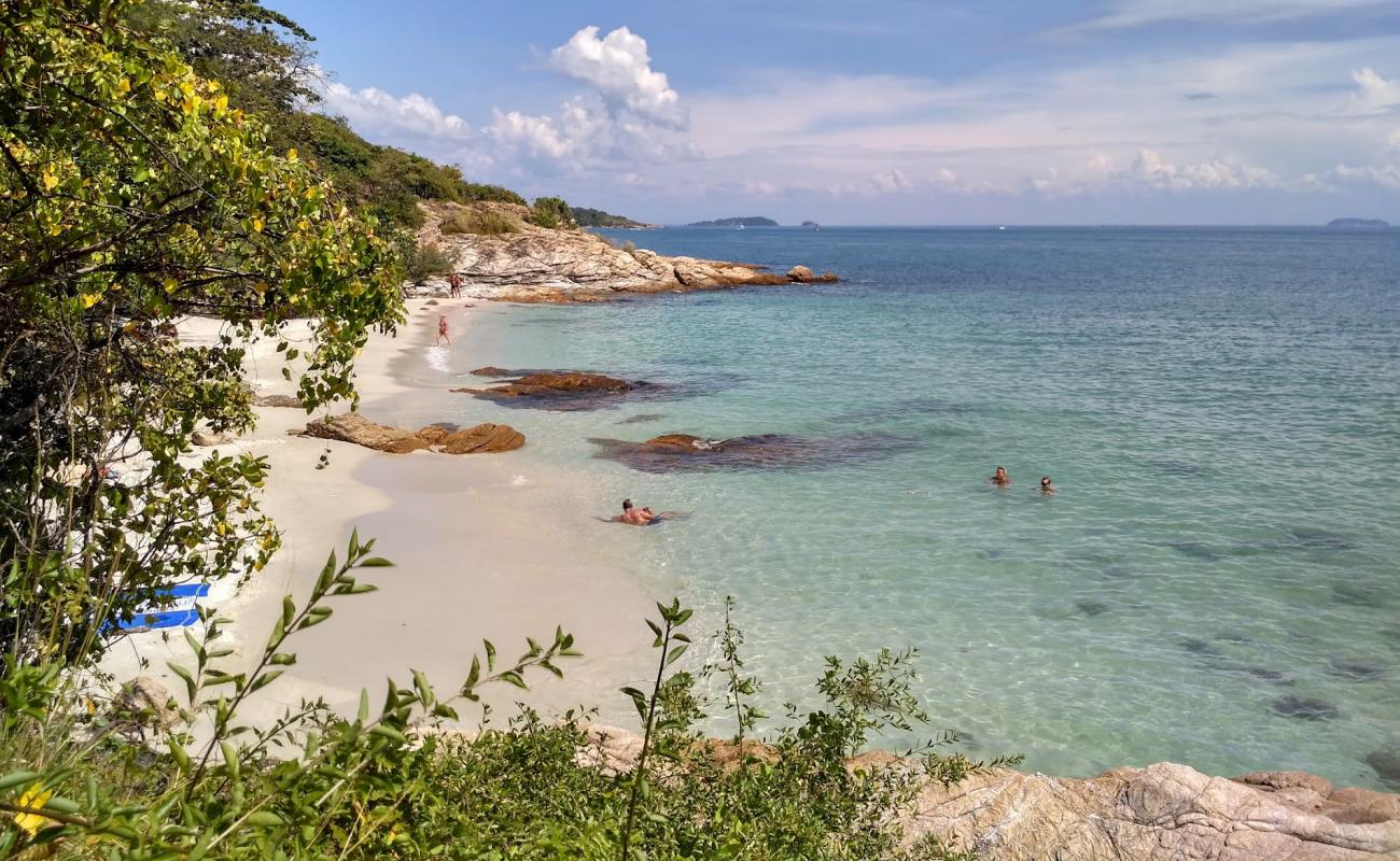 Nuan Beach'in fotoğrafı beyaz kum yüzey ile