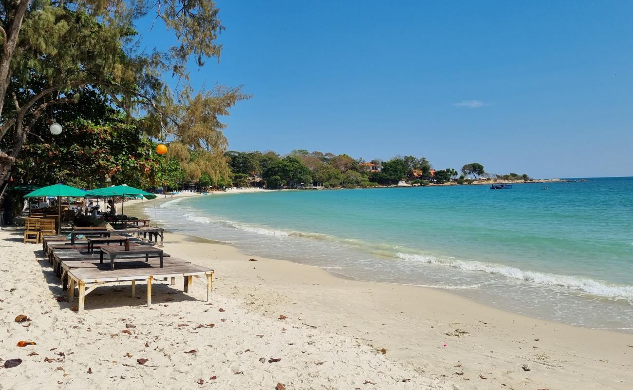 Wong Duean Beach'in fotoğrafı i̇nce beyaz kum yüzey ile