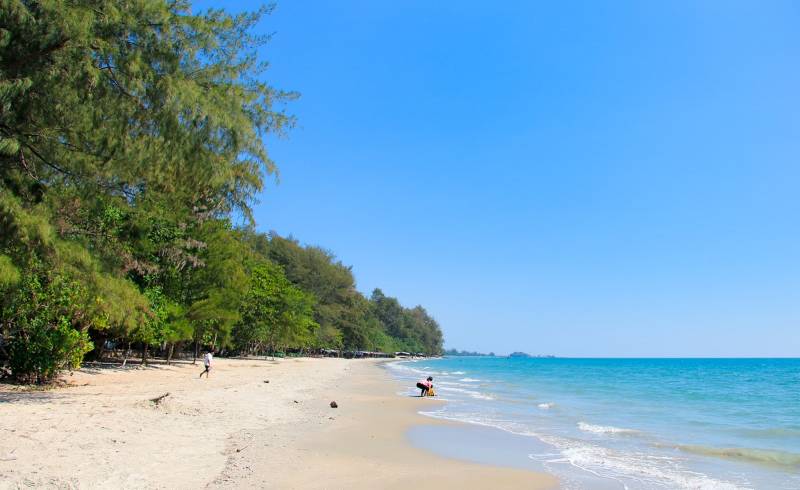 Hat Suan Son Beach'in fotoğrafı açık bej kum yüzey ile