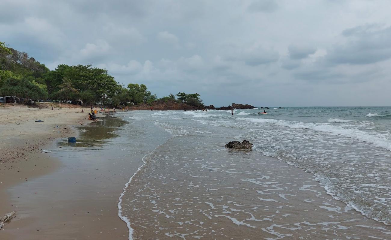 Chakphong Beach'in fotoğrafı açık bej kum yüzey ile