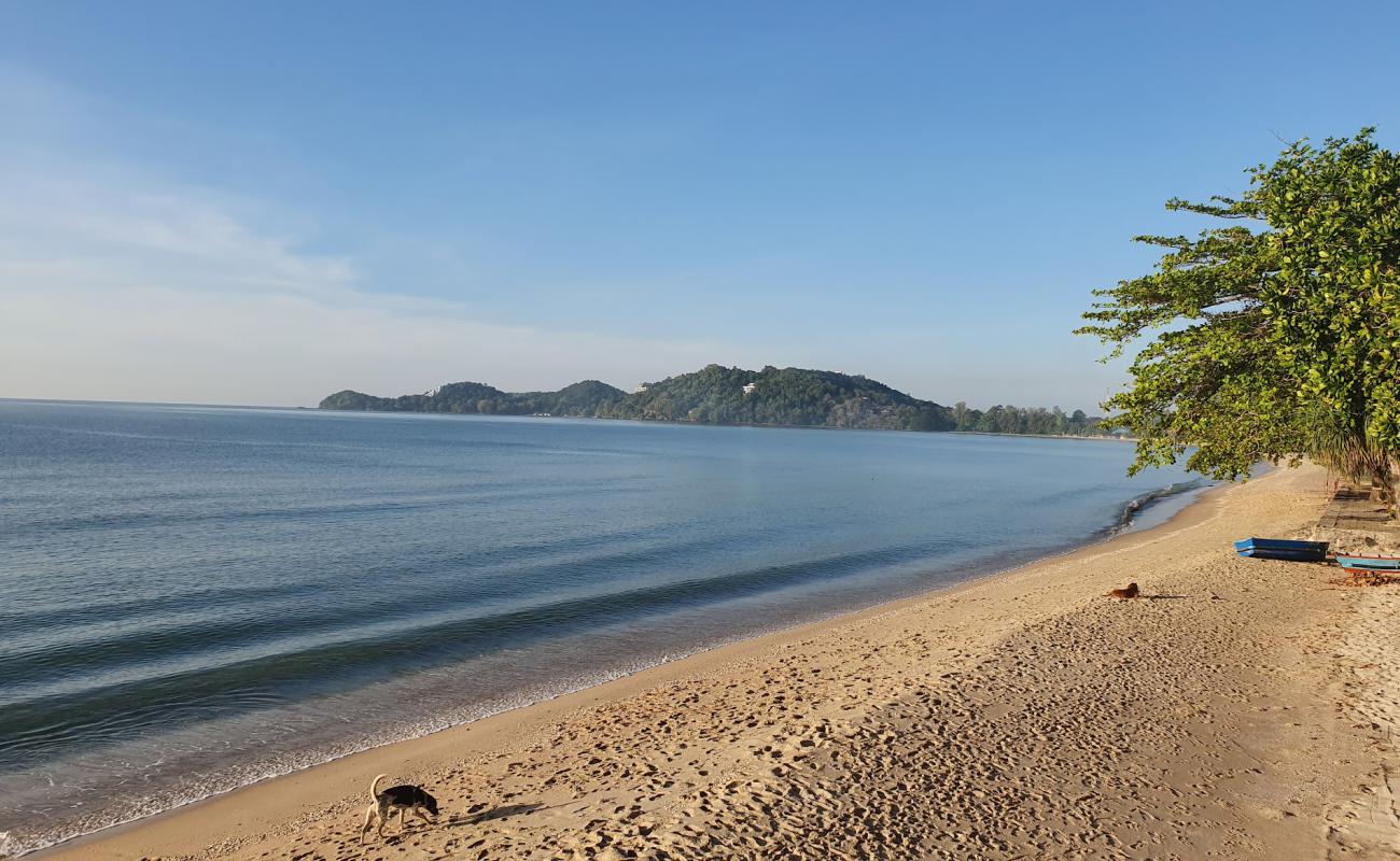 Hat Sai Kaeo Beach'in fotoğrafı açık bej kum yüzey ile