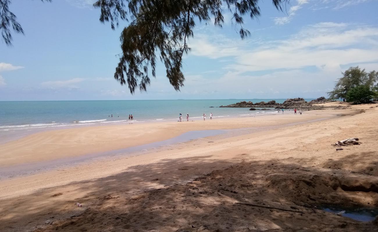 Kung Wiman Beach'in fotoğrafı parlak kum yüzey ile