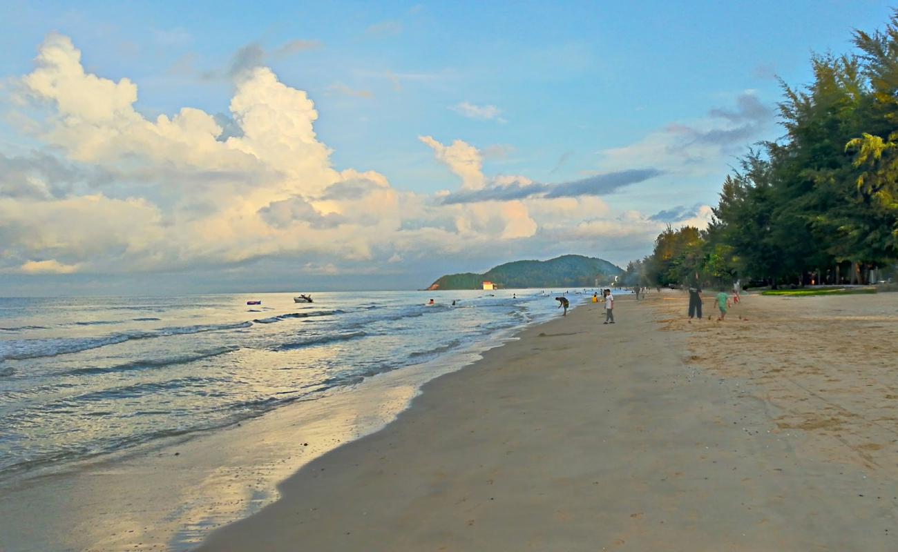 Chao Lao Beach'in fotoğrafı açık bej kum yüzey ile