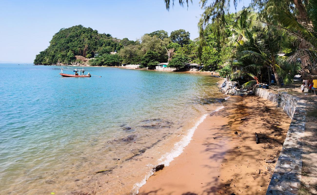 Hat Ao Yang Beach'in fotoğrafı parlak kum ve kayalar yüzey ile