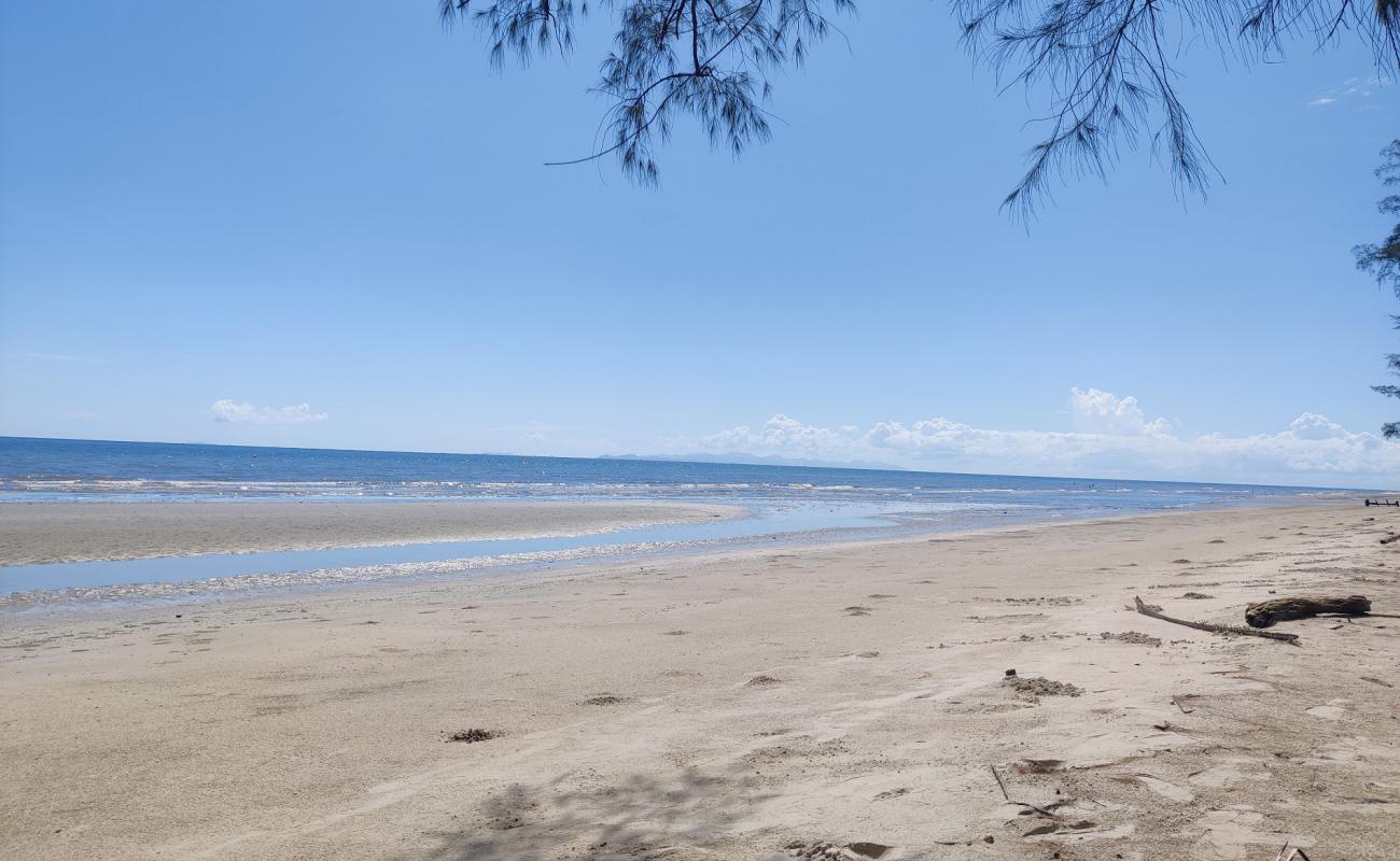 Pailin Beach'in fotoğrafı parlak kum yüzey ile