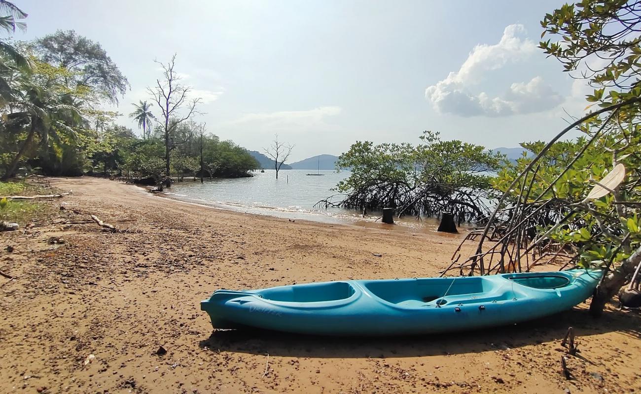 Journey's Beach'in fotoğrafı kahverengi kum yüzey ile