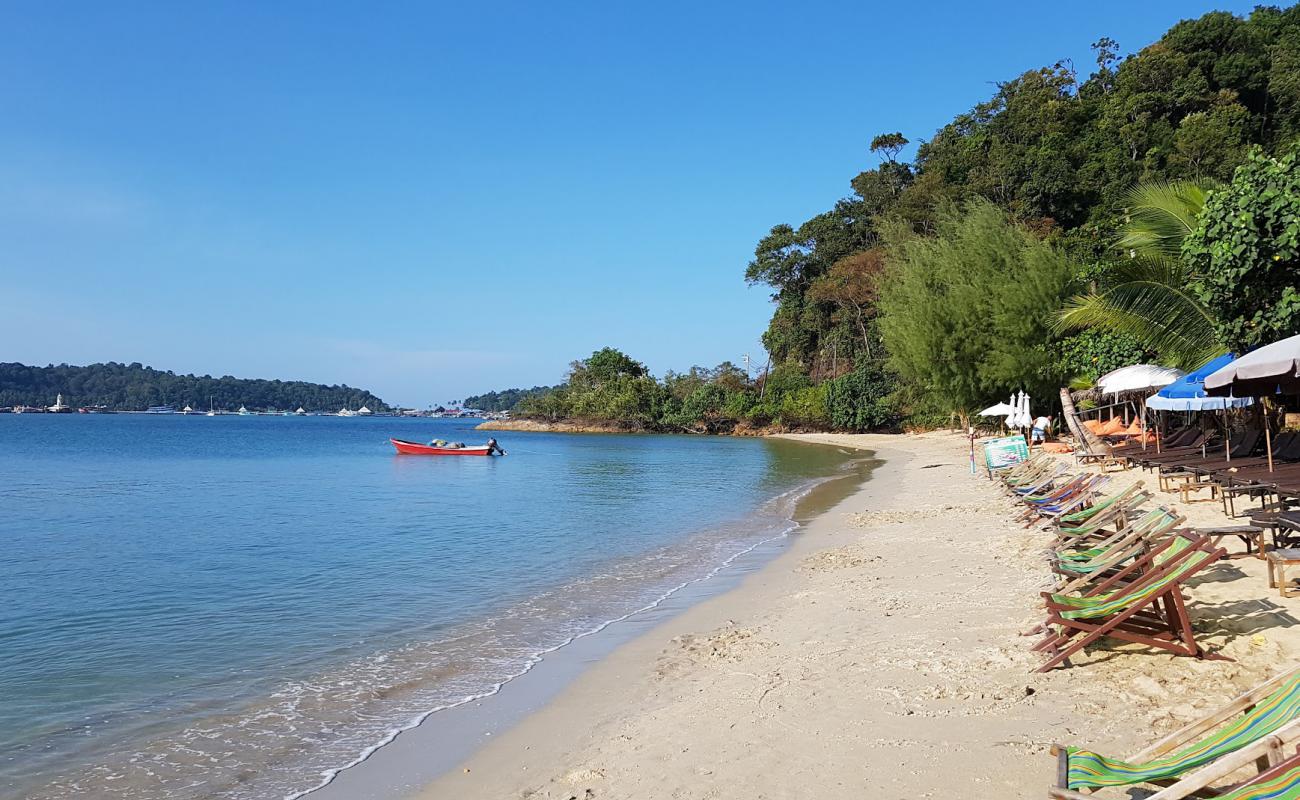 Haad Klong Kloi'in fotoğrafı parlak ince kum yüzey ile