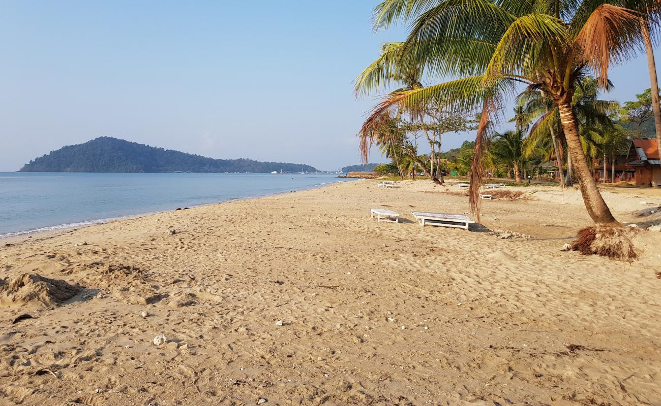 Koh Chang Beach'in fotoğrafı parlak kum yüzey ile