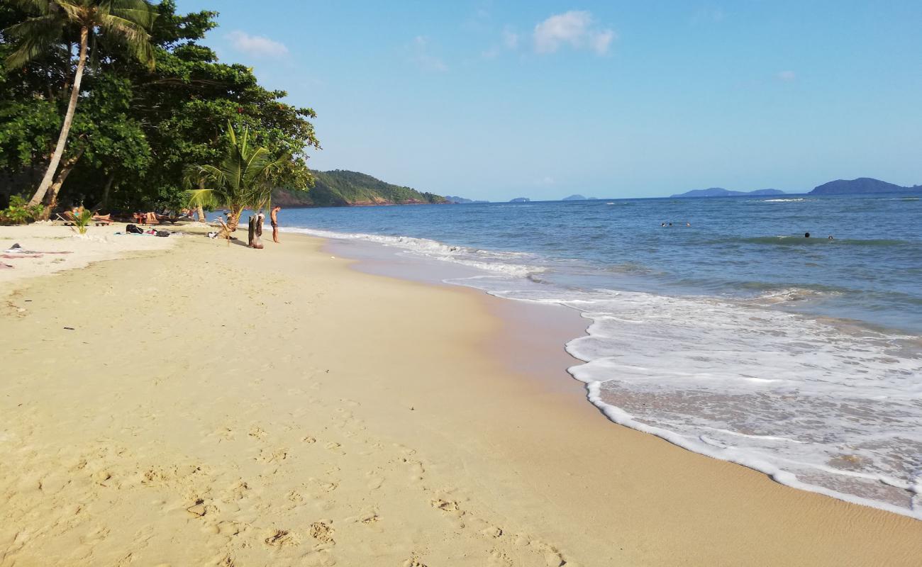 Koh Chang Tai Beach'in fotoğrafı parlak kum yüzey ile