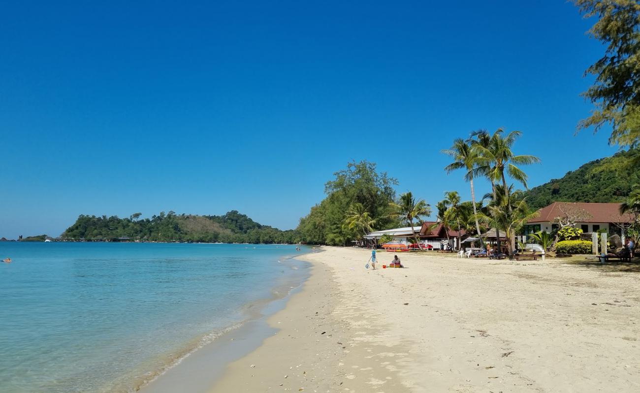 Klong Prao beach'in fotoğrafı parlak ince kum yüzey ile