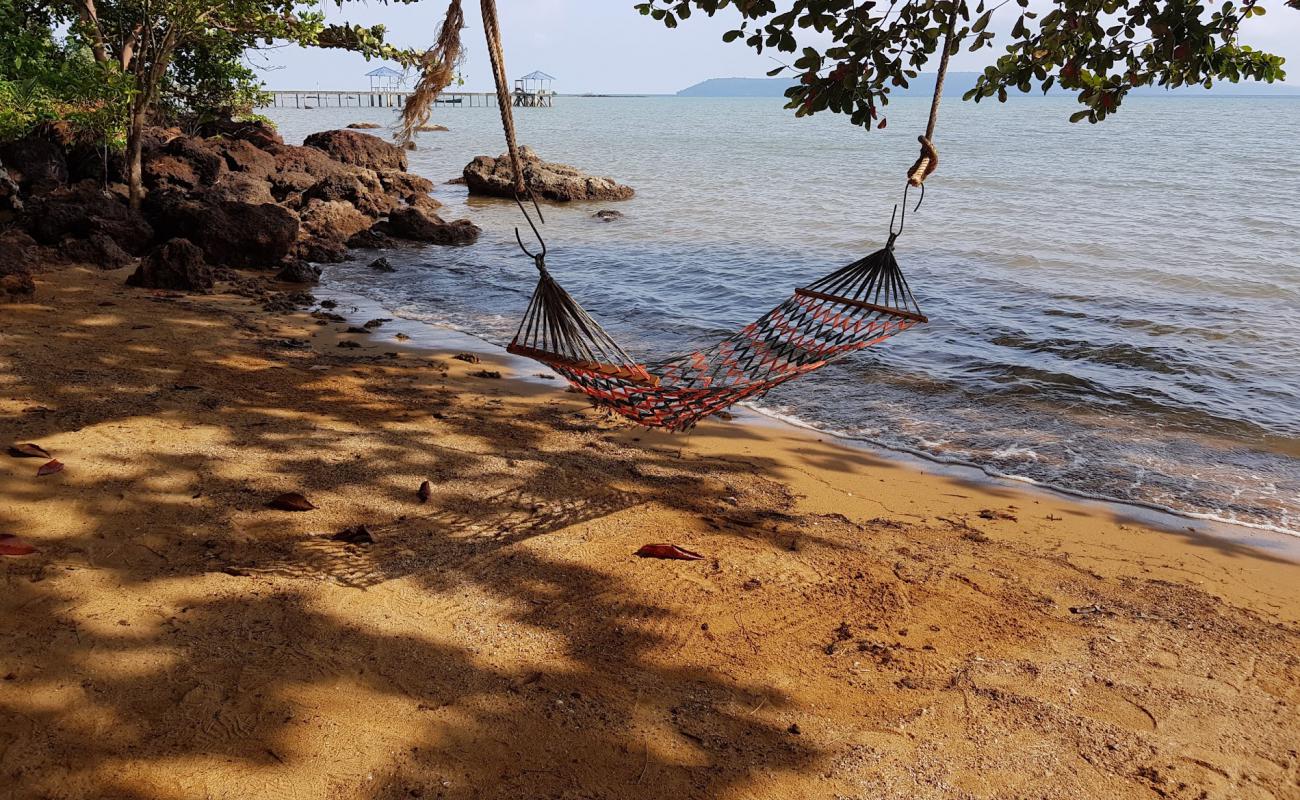 Koh Mak Buri Hut Beach'in fotoğrafı taşlı kum yüzey ile