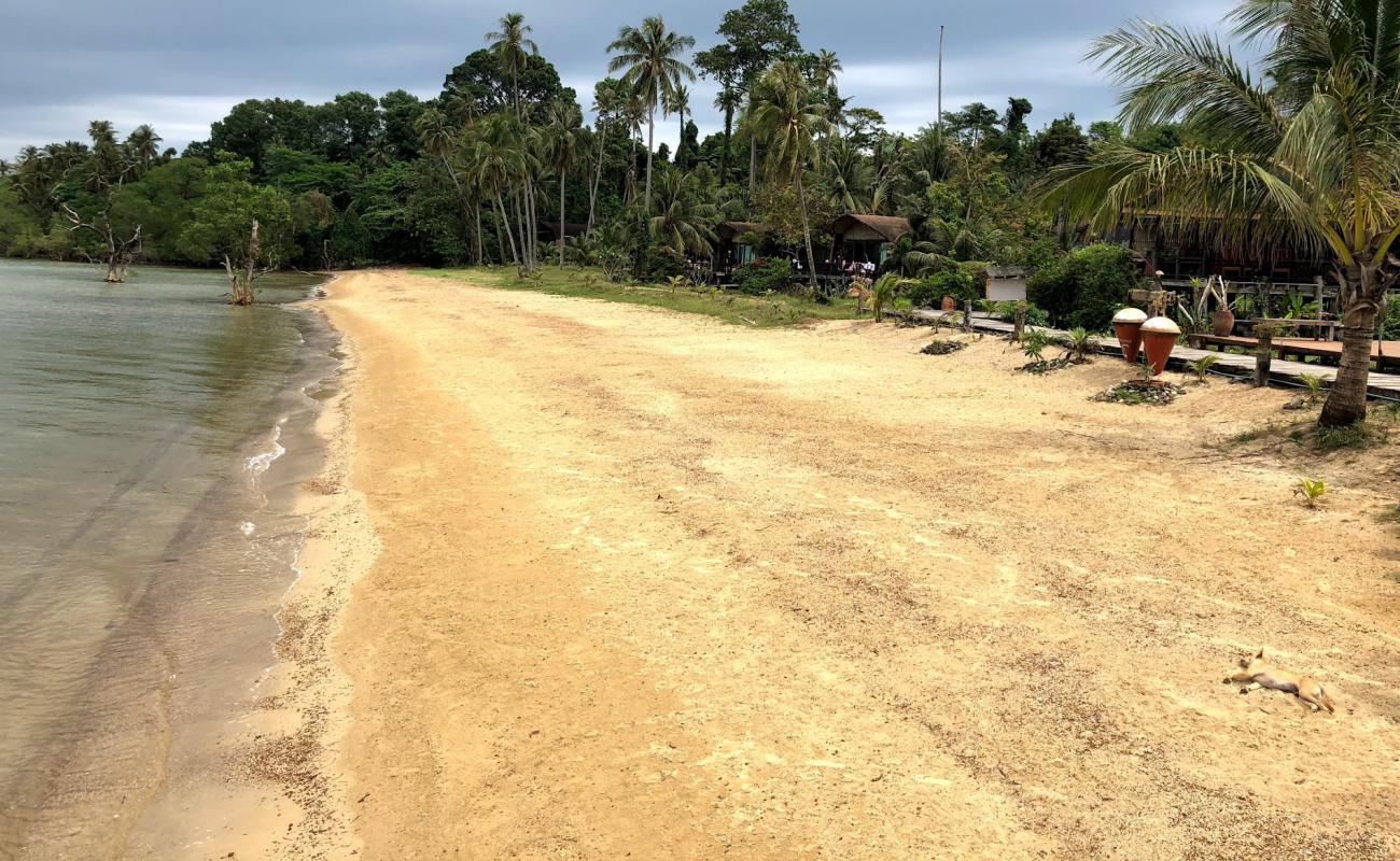 Ao Tan Beach'in fotoğrafı parlak kum yüzey ile