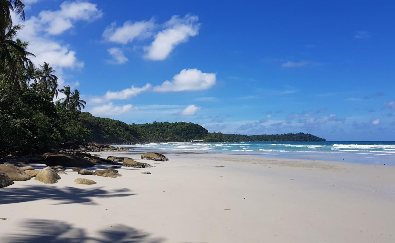 Khlong Yai Kee Beach'in fotoğrafı beyaz ince kum yüzey ile