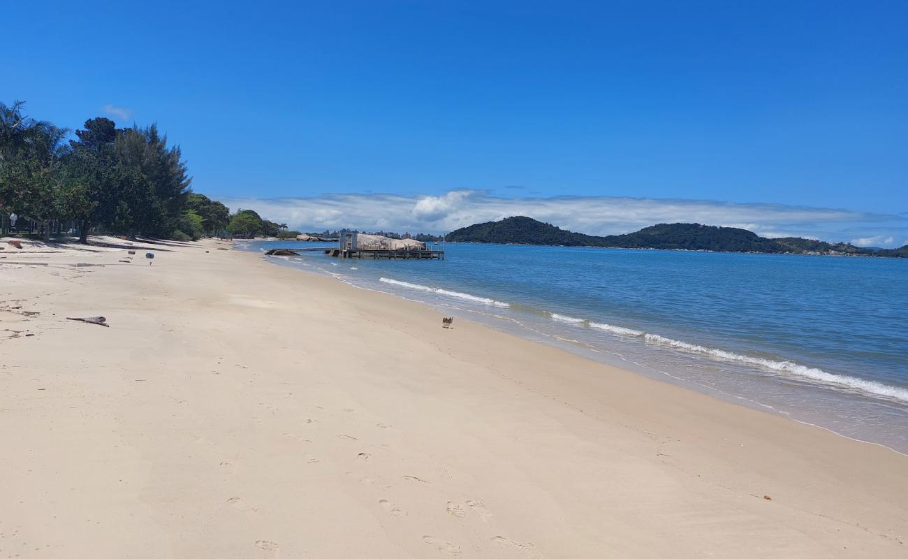 Praia do Passador'in fotoğrafı açık bej kum yüzey ile