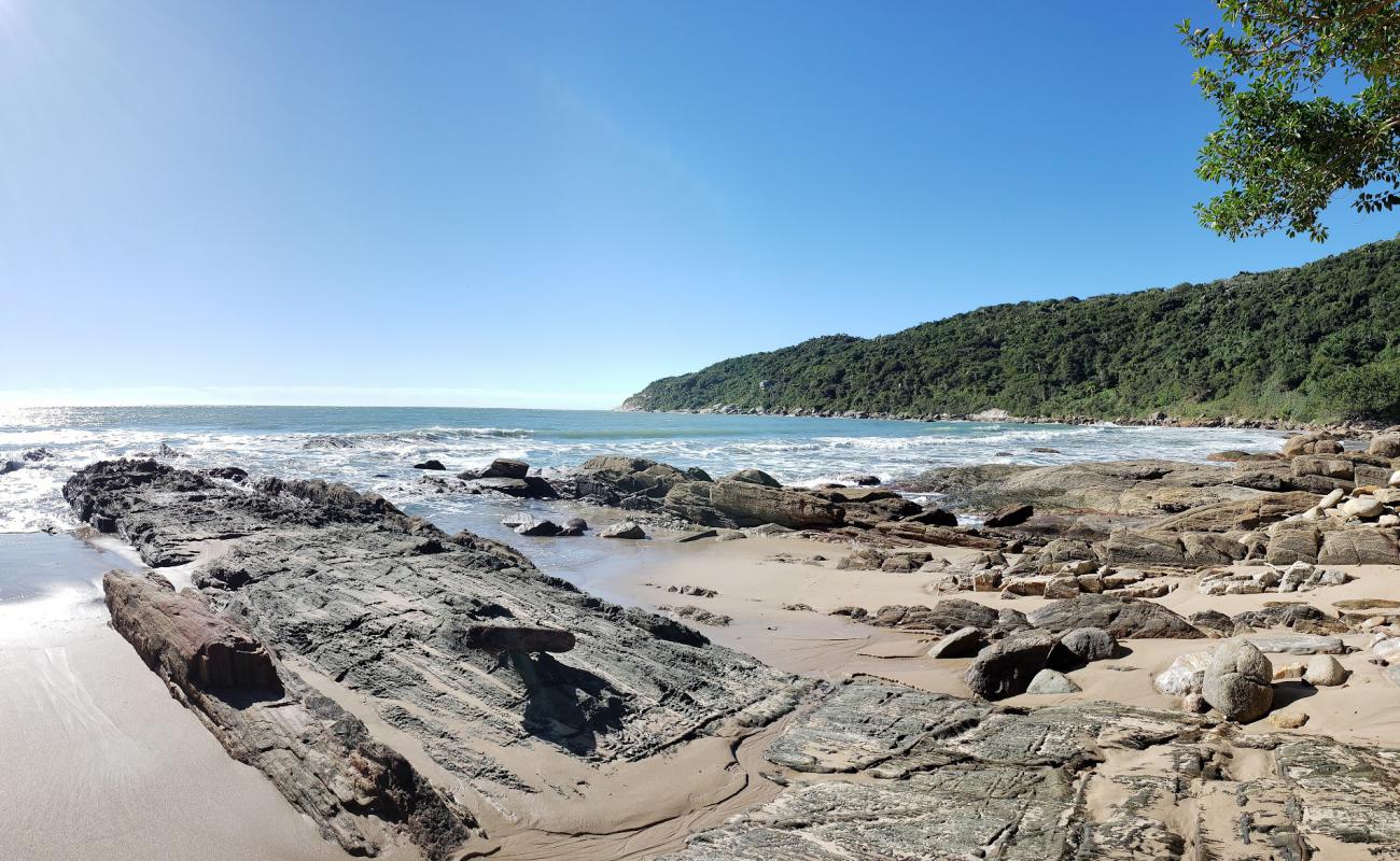 Praia da Miseria'in fotoğrafı bej kum ve kayalar yüzey ile