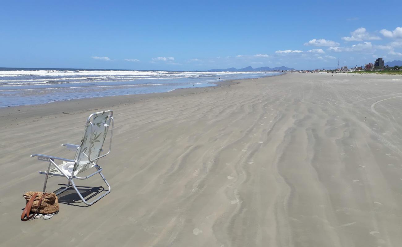 Praia de Barrancos'in fotoğrafı açık bej kum yüzey ile