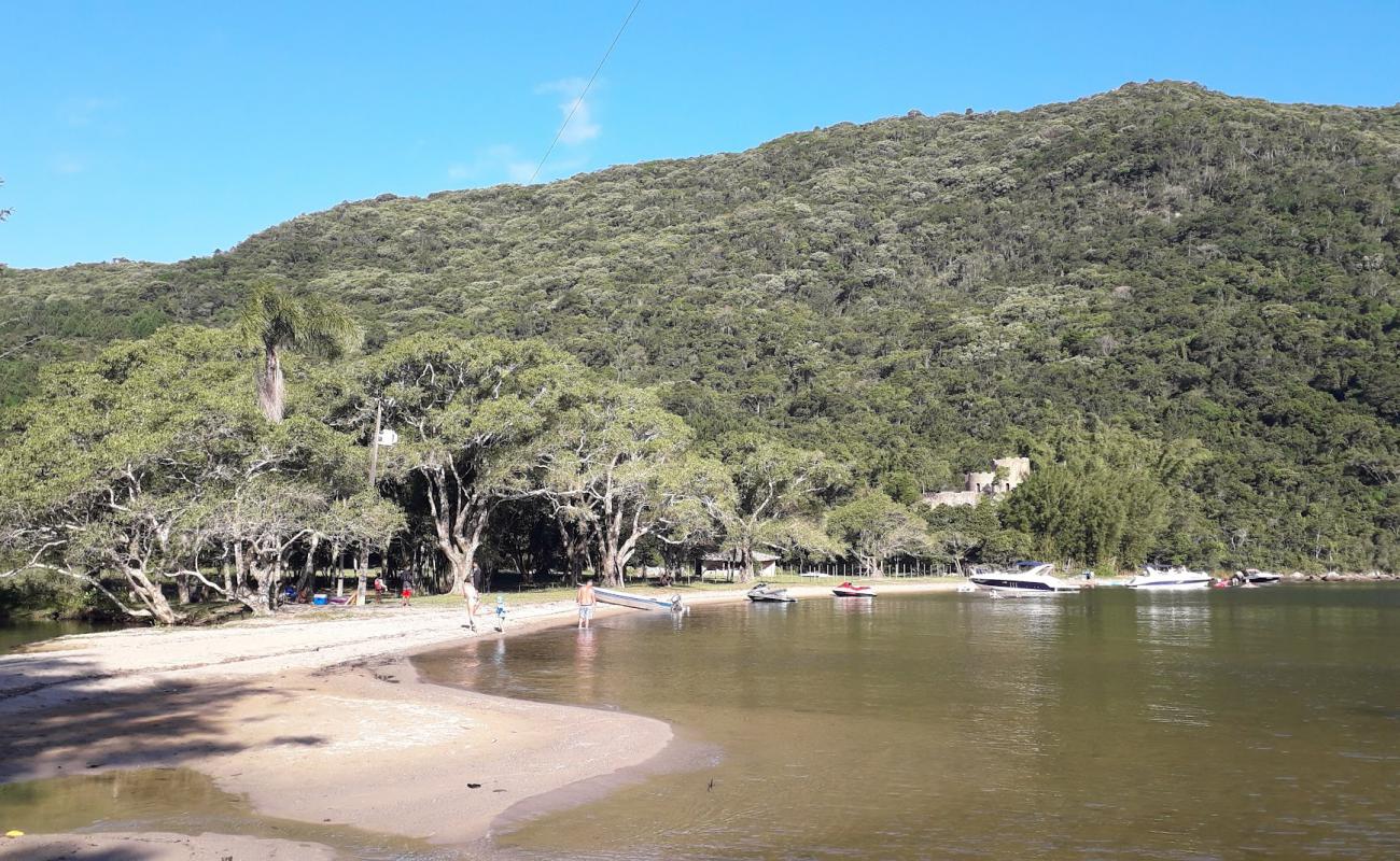 Praia Costa do Saquinho'in fotoğrafı açık bej kum yüzey ile