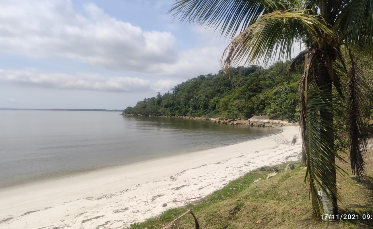 Ilha das Cobras Beach'in fotoğrafı açık bej kum yüzey ile