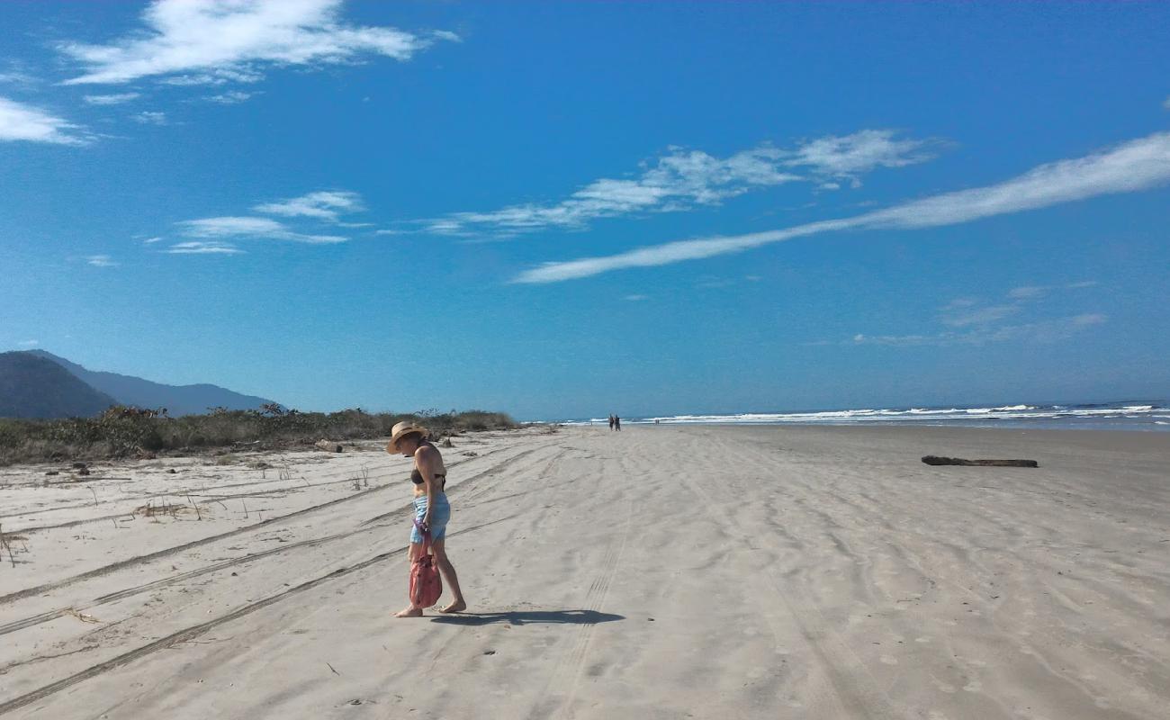 Praia do Una'in fotoğrafı açık bej kum yüzey ile