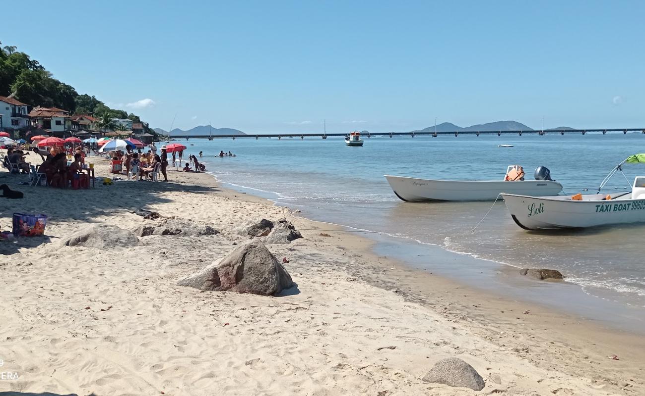 Praia da Junqueira'in fotoğrafı açık bej kum yüzey ile