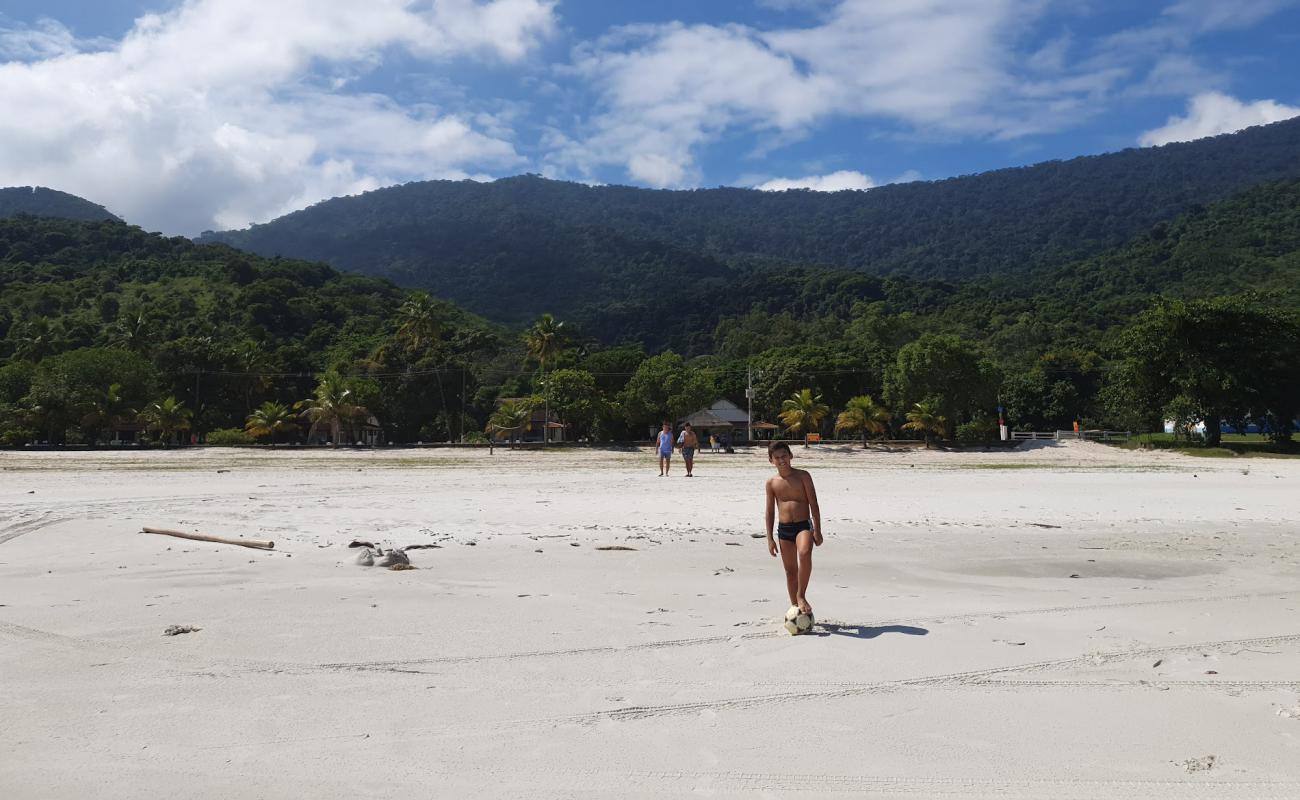 Praia do Marambaia'in fotoğrafı açık bej kum yüzey ile