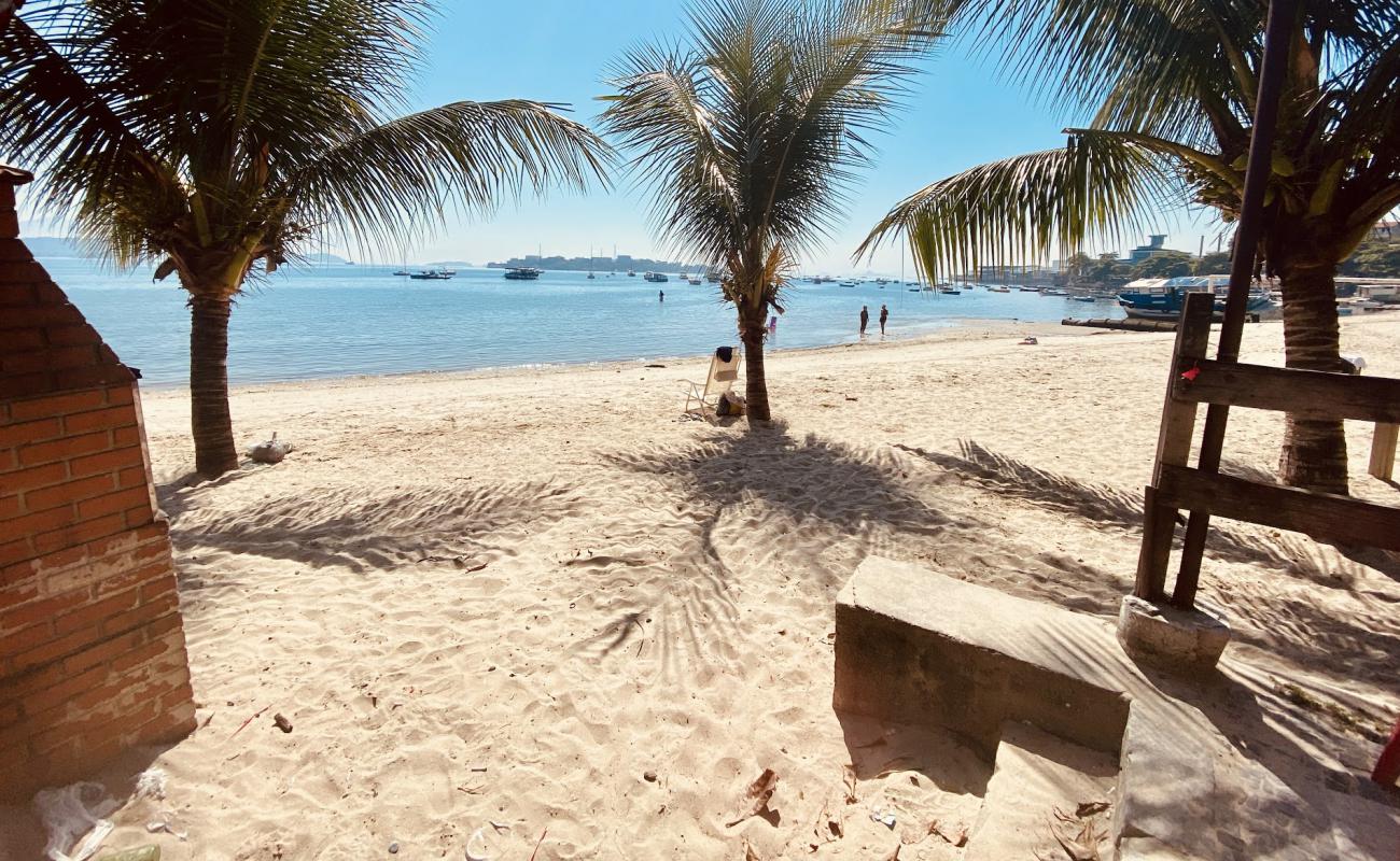 Praia da Engenhoca'in fotoğrafı açık bej kum yüzey ile