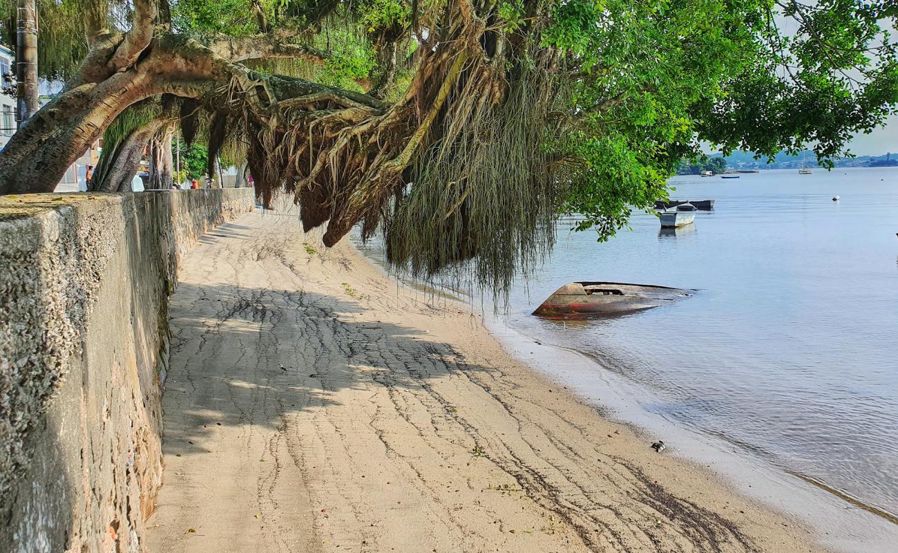Praia das Pitangueiras'in fotoğrafı açık bej kum yüzey ile