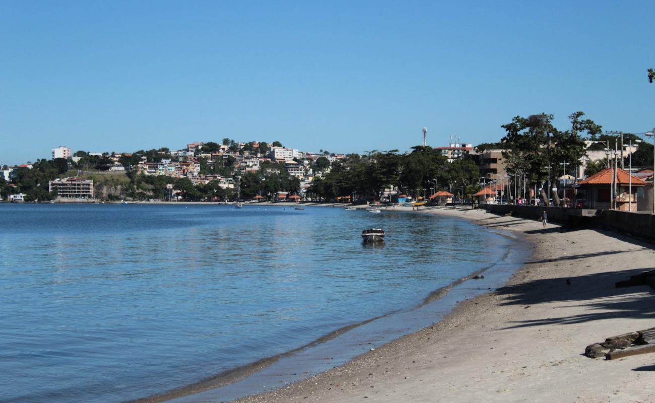 Guanabara Beach'in fotoğrafı açık bej kum yüzey ile