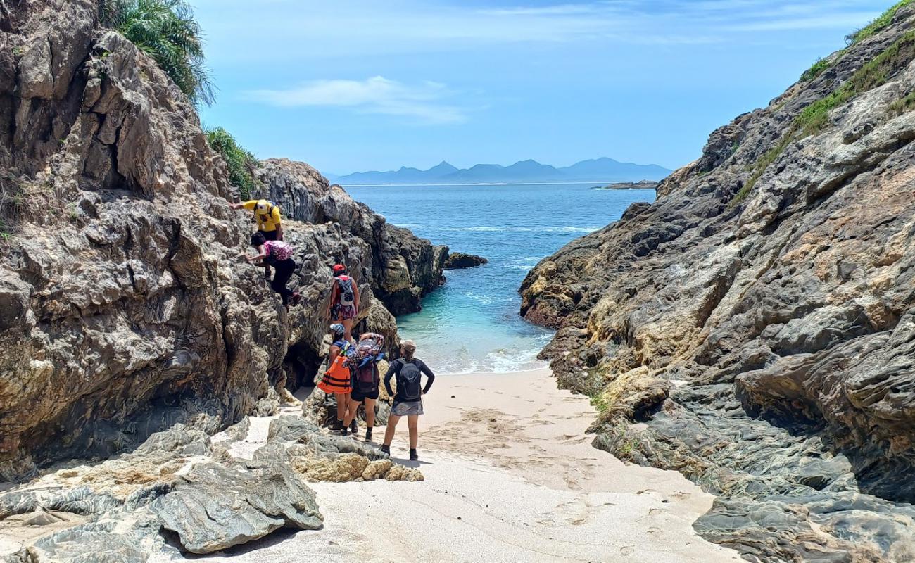 Praia Irma Maior'in fotoğrafı açık bej kum yüzey ile