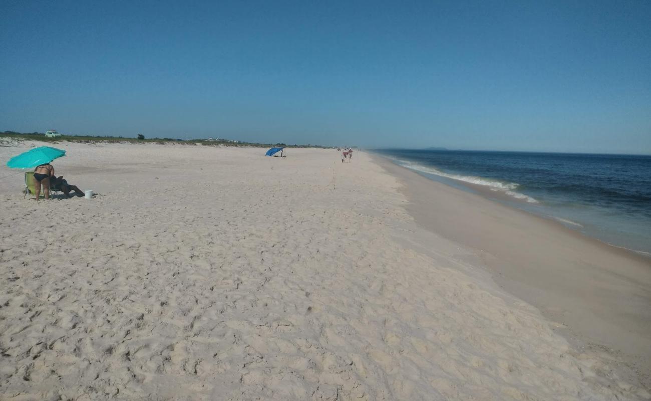 Praia de Massambaba'in fotoğrafı açık bej kum yüzey ile