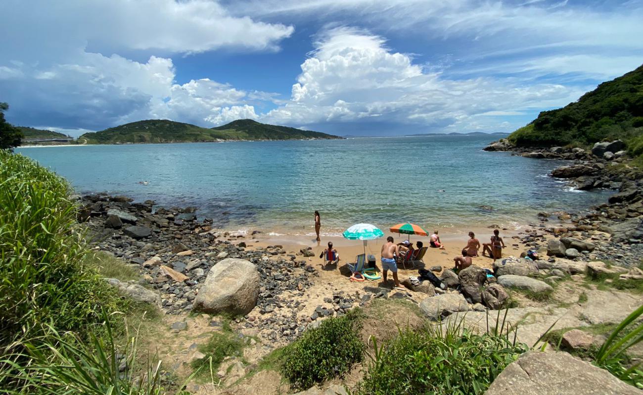 Praia da Gracainha'in fotoğrafı açık bej kum yüzey ile
