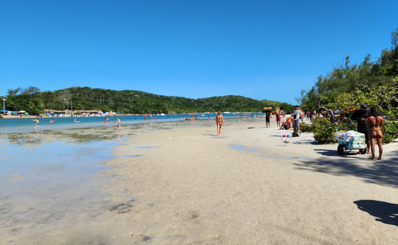 Praia da Ilha do Japones'in fotoğrafı açık bej kum yüzey ile