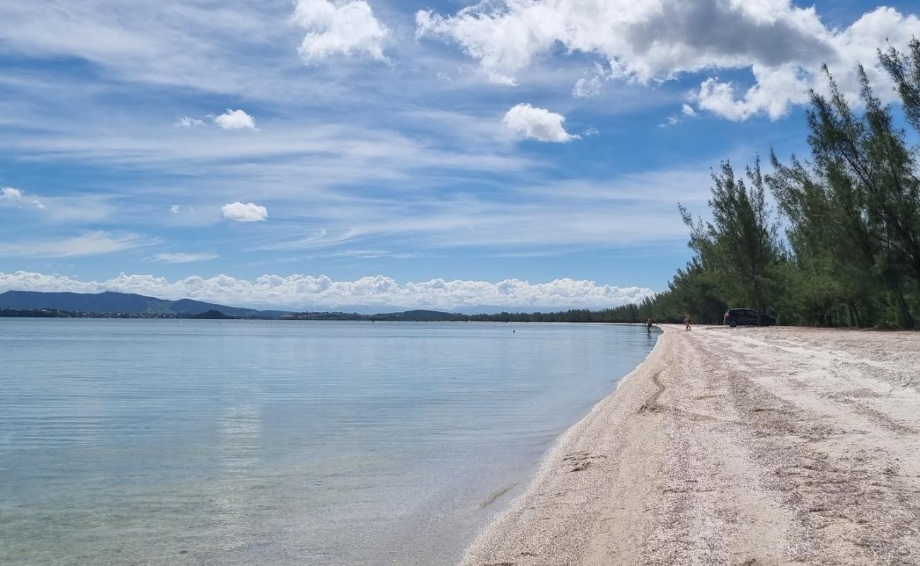 Praia do Sudoeste de Cabo Frio'in fotoğrafı açık bej kum yüzey ile