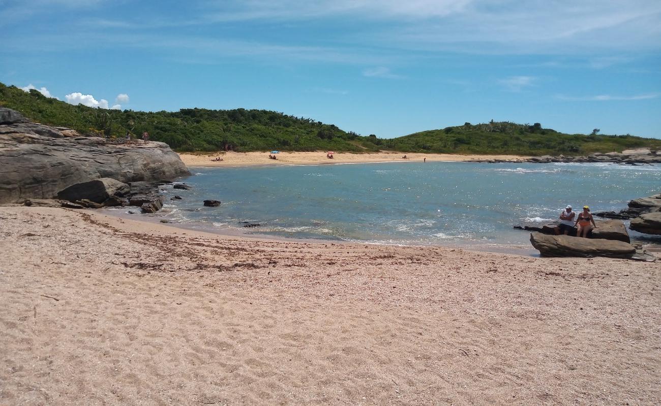 Praia das Conchinhas'in fotoğrafı açık bej kum yüzey ile