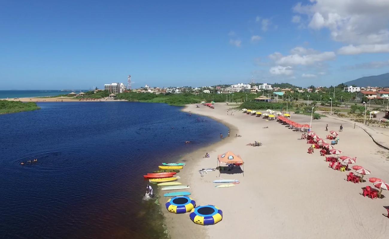 Praia do Lagoa de Iriry'in fotoğrafı açık bej kum yüzey ile