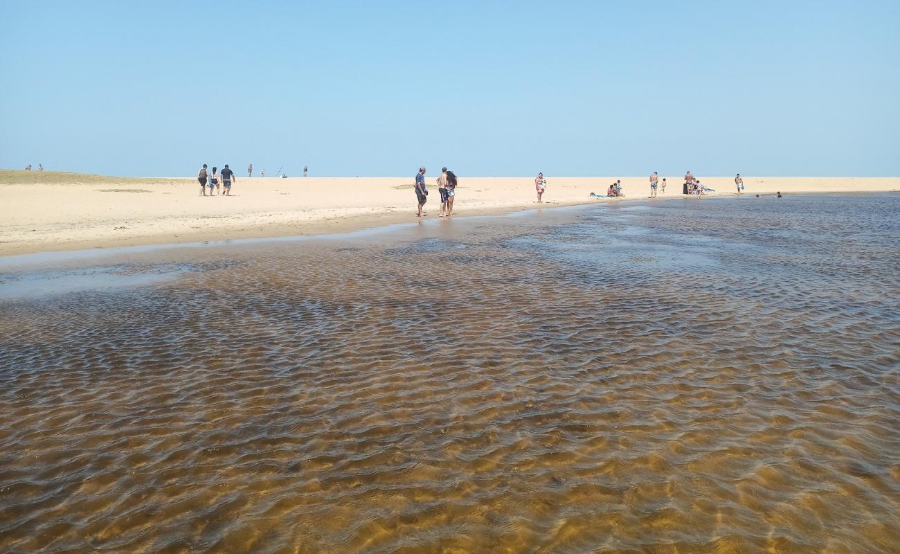 Praia de Iquipari'in fotoğrafı açık bej kum yüzey ile