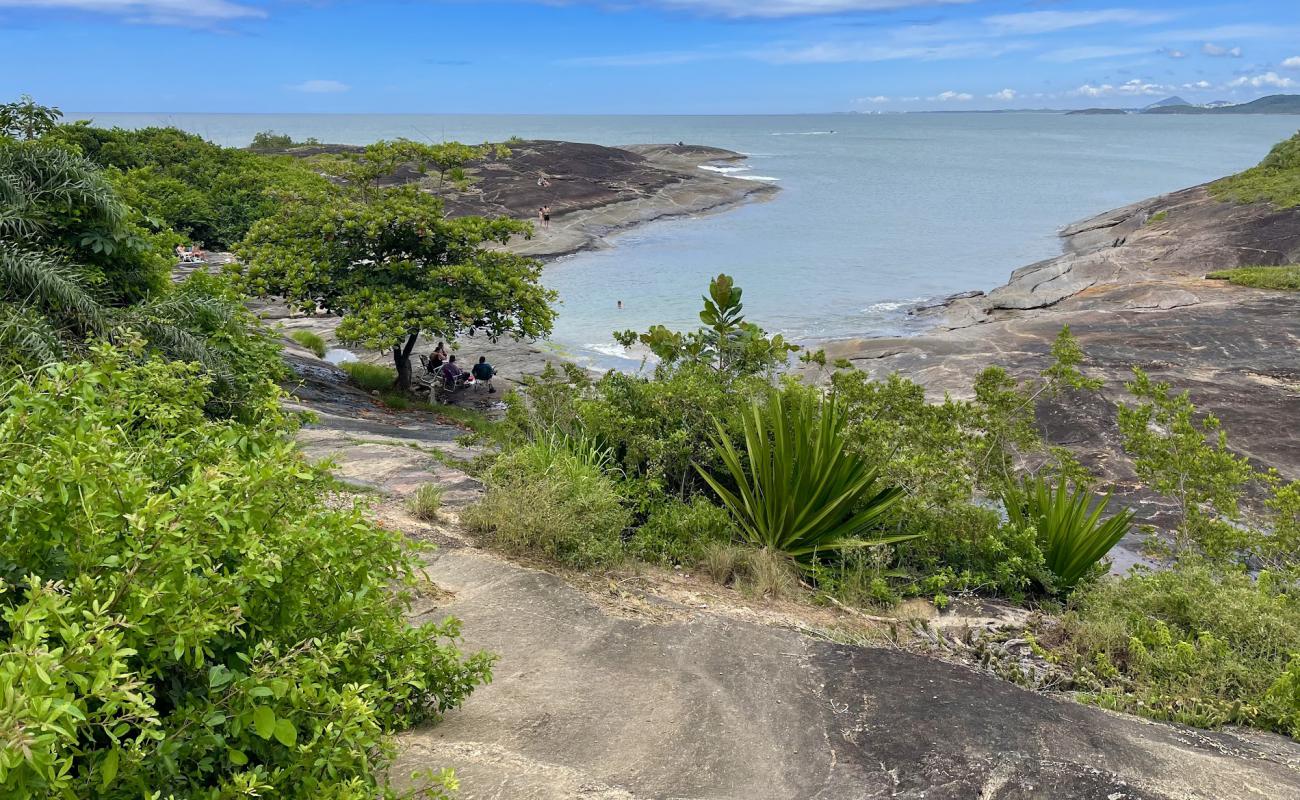 Prainha do Morro do Cruzeiro'in fotoğrafı bej kum ve kayalar yüzey ile