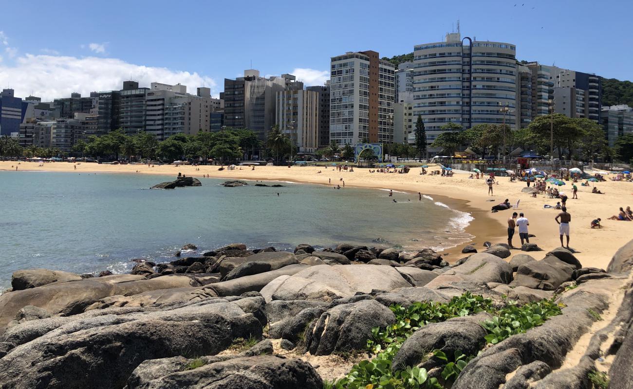 Praia da Costa'in fotoğrafı açık bej kum yüzey ile